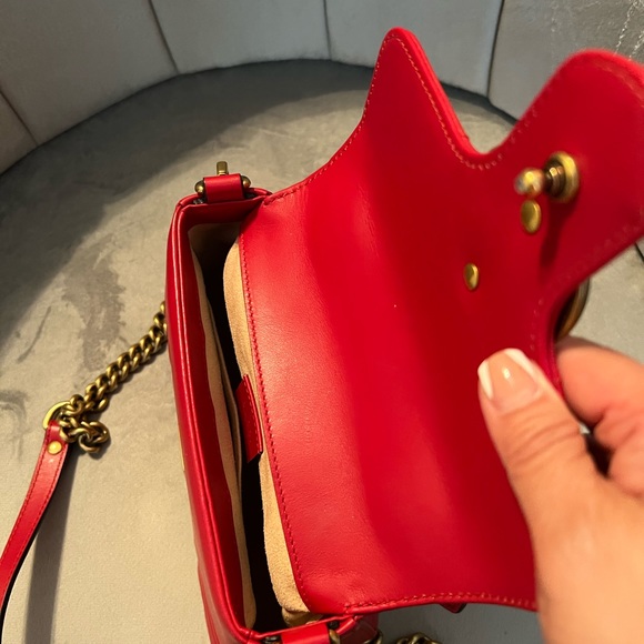 GG MARMONT MINI CHEVRON LEAT
Designer: Gucci - Picture 3 of 3